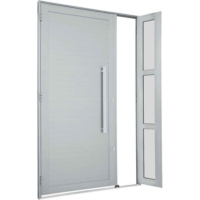 Porta de Alumínio Branco de Abrir com Lambri Horizontal, Seteira e Puxador - Linha Alumifort - Sasazaki