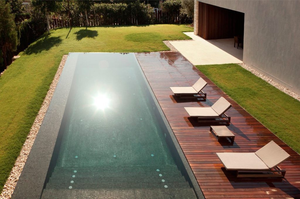 Acabamento de Madeira para Piscina