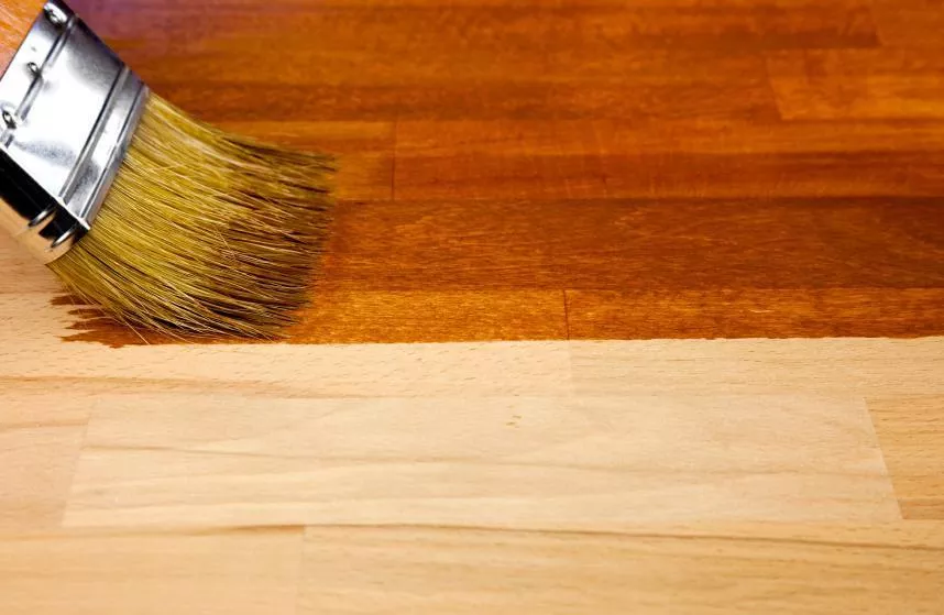 Como pintar piso de taco de madeira?