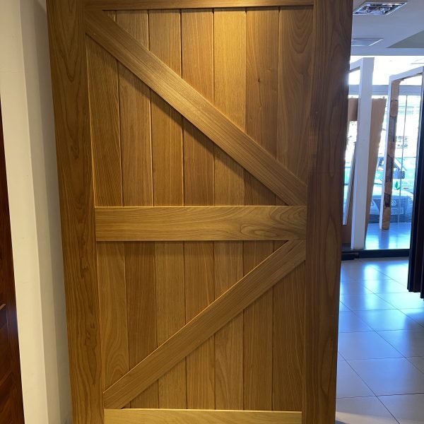 Porta Pivotante Maciça Tauari JMD