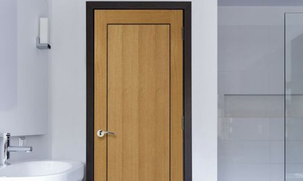 Como-proteger-a-porta-de-madeira-do-banheiro