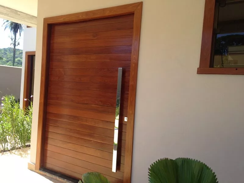 Quanto custa uma porta de madeira?