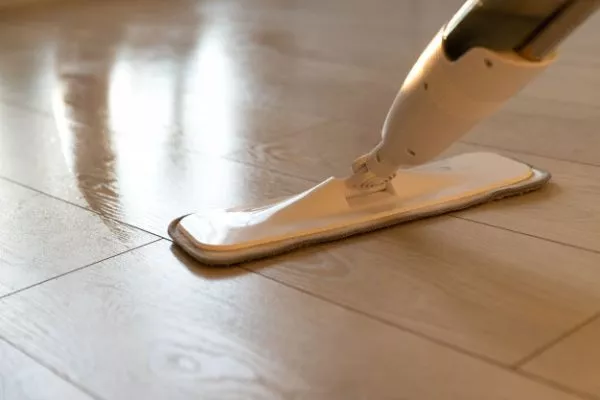 limpar piso vinílico