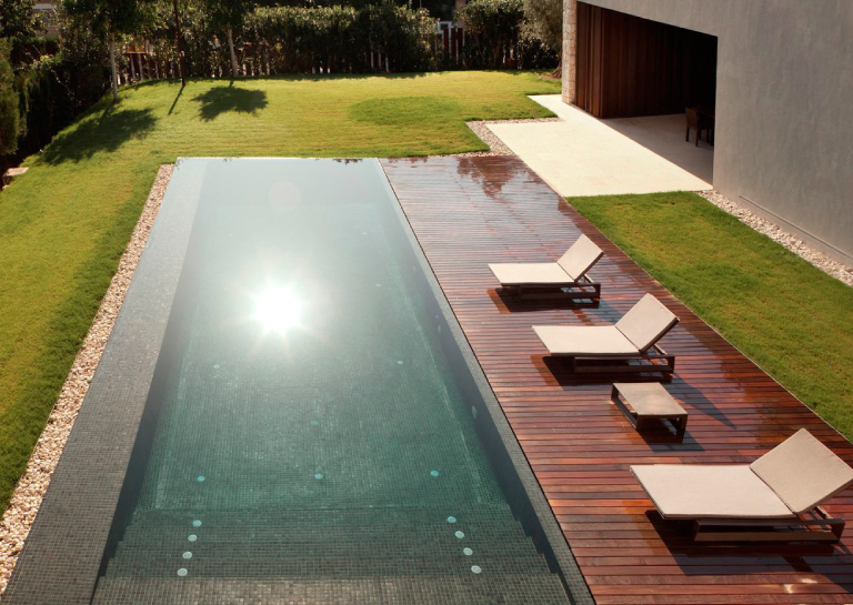 Acabamento de Madeira para Piscina