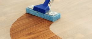 limpar piso de madeira