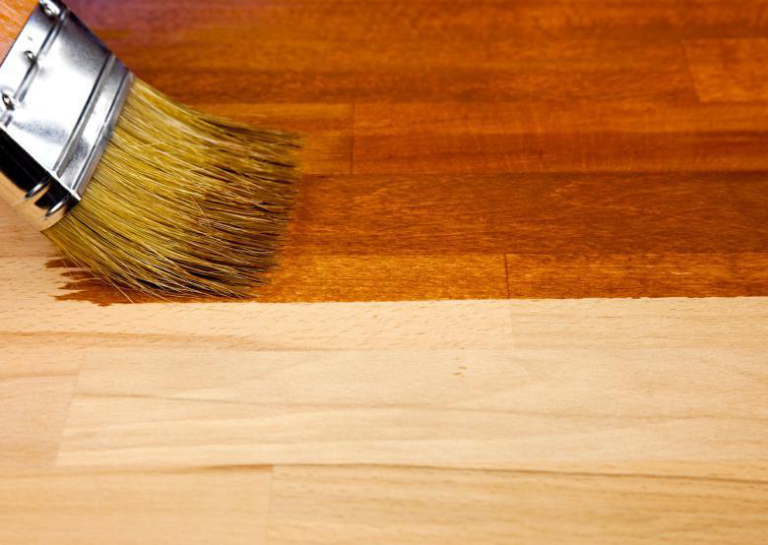 Como pintar piso de taco de madeira